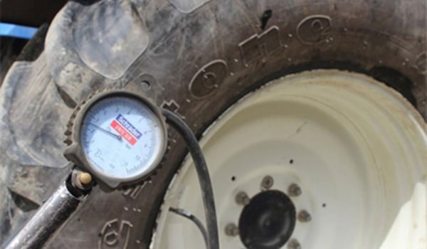Between field and road, how to avoid changing inflation pressure 