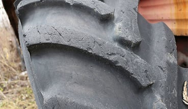 Tyre damage database