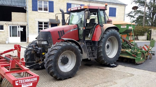 Weighing the rear axle of the tractor with its mounted implement