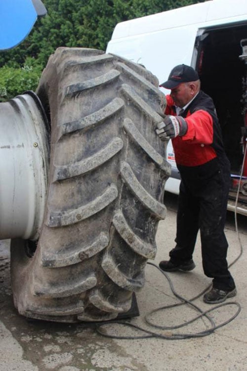 Dangerous manual handling of large sized tyres