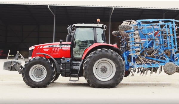 How does load transfer impact the rear tyres of a tractor?