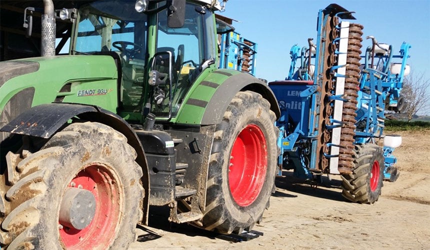 FENDT tractor equipped with a seeder