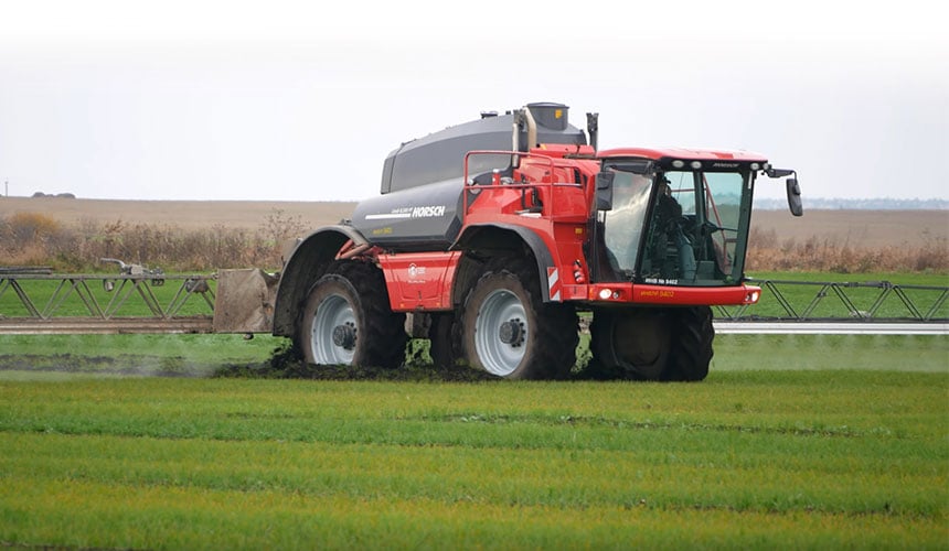 Standard tyres with a high inflation pressure are incompatible with wet soil