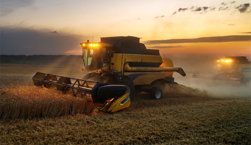 Harvester equipped with standard 650/65R32 tyres