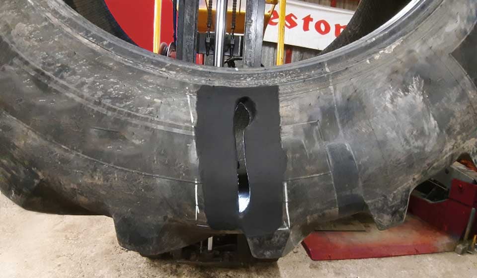 Hot repairs to a tractor tyre