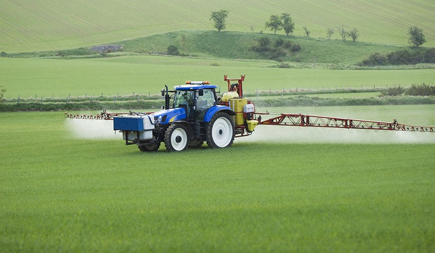 Narrow tyres with a steel belt can easily cope with double tanks and long spray booms