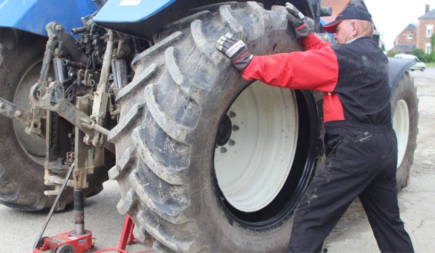 Important technical points for mounting and demounting agricultural tyres
