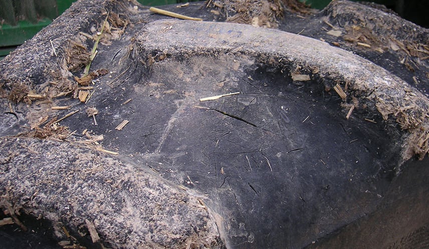Agricultural tyre wear linked to silex after 1300 hours