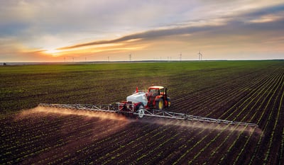 Narrow tyre with a steel belt; ideal for spraying