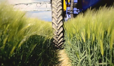 Narrow tyre with a steel belt ideal for spraying